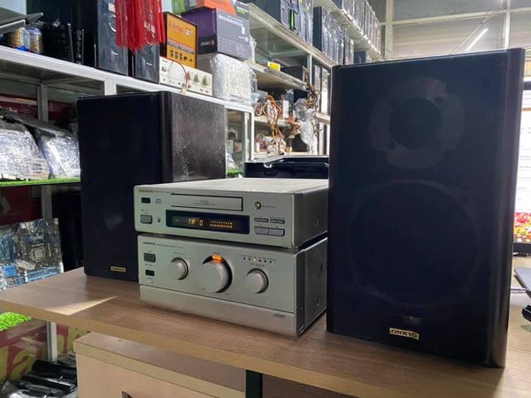 Ampli Onkyo A-911M : công suất 110W , chỉnh bass , treble , balance , super bass như các ampli chuyên nghiệp lớn .
