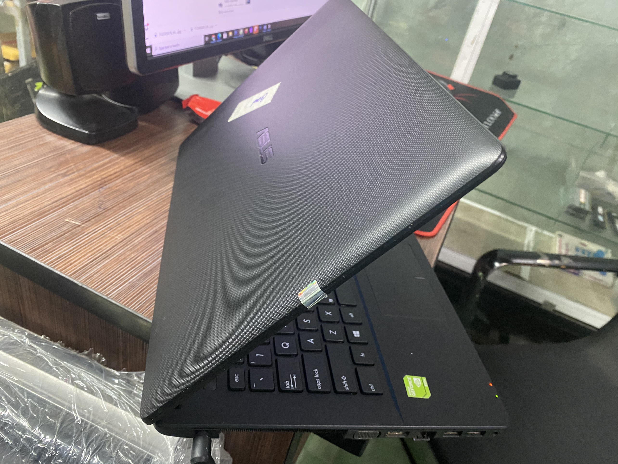 ASUS X450LD (CPU I5 4210U, RAM 4G, 500GB , VGA RỜI GT820 2G, 14″)